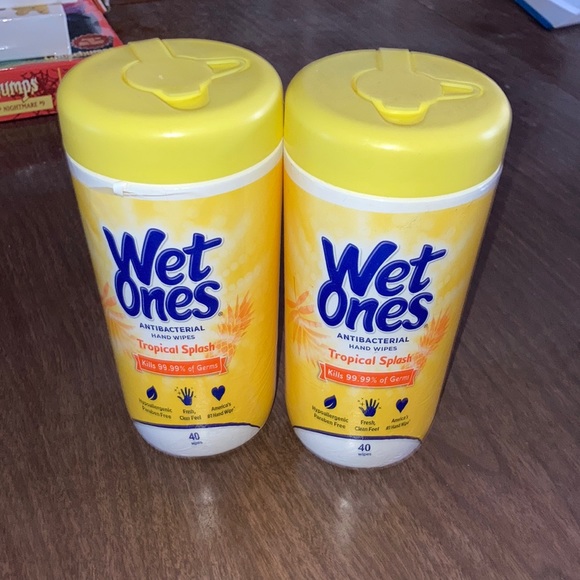 Tropical wet ones canisters 2x hand cleaner - Picture 1 of 8
